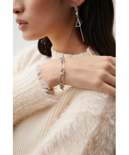 AZUL by moussy（アズールバイマウジー）の「KNOTS CHAIN BRACELET/ノットチェーンブレスレット（ブレスレット・レディース・シルバー/ゴールド系その他・FREE）」の4枚目の写真