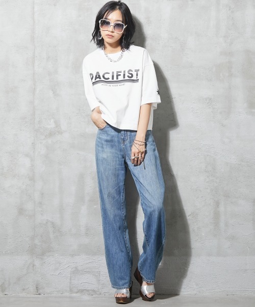 GEVS.（ジェイヴィス）の「＜大きいサイズ＞ ロゴプリントクロップドTシャツ GEVS.（Tシャツ/カットソー・レディース・オフホワイト/チャコール・L/LL/3L/4L/5L）」の13枚目の写真