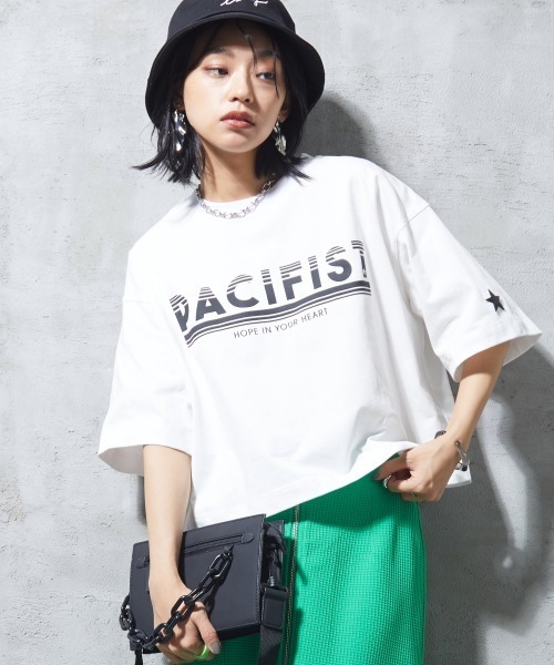 GEVS.（ジェイヴィス）の「＜大きいサイズ＞ ロゴプリントクロップドTシャツ GEVS.（Tシャツ/カットソー・レディース・オフホワイト/チャコール・L/LL/3L/4L/5L）」の5枚目の写真