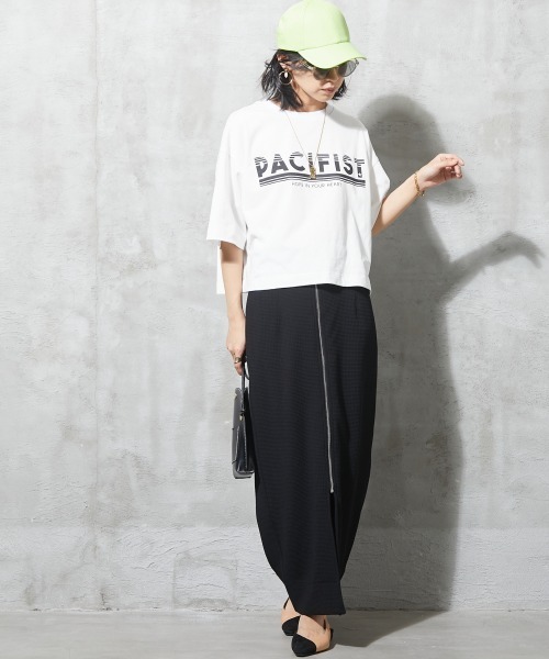 GEVS.（ジェイヴィス）の「＜大きいサイズ＞ ロゴプリントクロップドTシャツ GEVS.（Tシャツ/カットソー・レディース・オフホワイト/チャコール・L/LL/3L/4L/5L）」の15枚目の写真