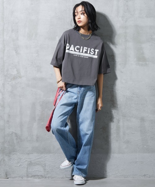 GEVS.（ジェイヴィス）の「＜大きいサイズ＞ ロゴプリントクロップドTシャツ GEVS.（Tシャツ/カットソー・レディース・オフホワイト/チャコール・L/LL/3L/4L/5L）」の21枚目の写真