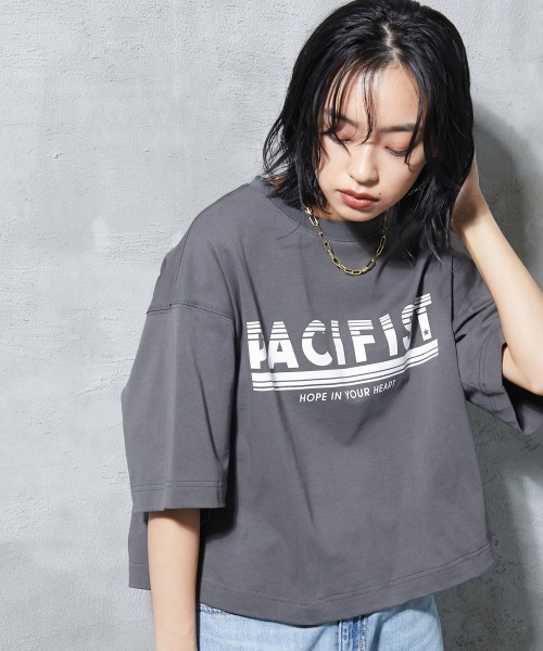 GEVS.（ジェイヴィス）の「＜大きいサイズ＞ ロゴプリントクロップドTシャツ GEVS.（Tシャツ/カットソー・レディース・オフホワイト/チャコール・L/LL/3L/4L/5L）」の6枚目の写真