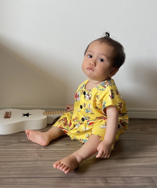 MAKE YOUR DAY（メイクユアデイ）の「アロハ総柄フレンチスリーブロンパース（ロンパース・キッズ・ブルー/サーモンピンク/イエロー・70/80）」の2枚目の写真