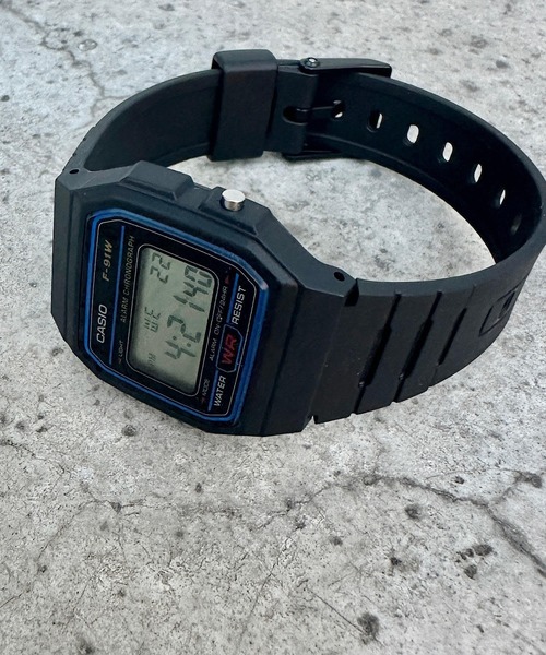 CASIO(カシオ)の「【CASIO】F-91W-1JH(デジタル腕時計・レディース・ブラック/オリーブ・FREE)」の4枚目の写真