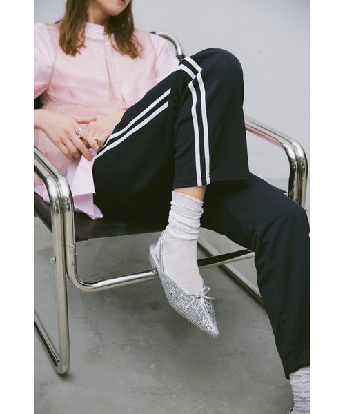 un/neu（アンノイ）の「ポインテッドバックストラップリボンミュール / サテンフラットミュール / グリッターサンダル（パンプス・レディース・グリーン/レッド/ブラック/ベビーピンク/シルバー・SMALL/MEDIUM/LARGE）」の21枚目の写真