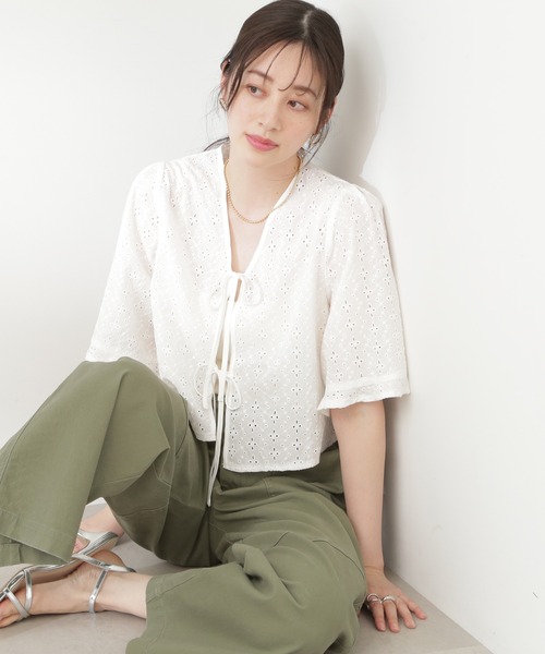 N.(N. Natural Beauty Basic)(エヌエヌナチュラルビューティーベーシック)の「◆フリントリボンエンブロイダリーブラウス(シャツ/ブラウス・レディース・ブラック/オフホワイト・MEDIUM)」の2枚目の写真
