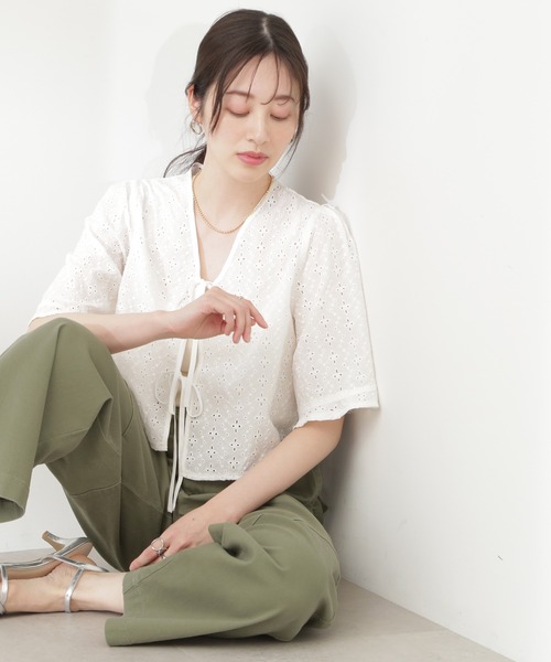 N.(N. Natural Beauty Basic)(エヌエヌナチュラルビューティーベーシック)の「◆フリントリボンエンブロイダリーブラウス(シャツ/ブラウス・レディース・ブラック/オフホワイト・MEDIUM)」の15枚目の写真