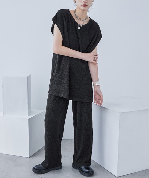 Fashion Letter(ファッションレター)の「プリーツトップス×パンツ セットアップ(Tシャツ/カットソー・レディース・ブラック/ブルー/アイボリー/グレイッシュベージュ・M)」の2枚目の写真