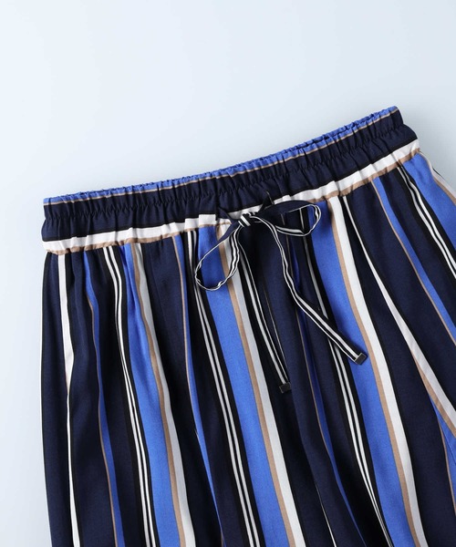 HONEYSUCKLE ROSE（ハニーサックルローズ）の「【HONEYSUCKLE ROSE】マルチストライプスカート（スカート・レディース・ホワイト×ネイビー/ネイビー・L/M）」の5枚目の写真