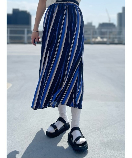 HONEYSUCKLE ROSE（ハニーサックルローズ）の「【HONEYSUCKLE ROSE】マルチストライプスカート（スカート・レディース・ホワイト×ネイビー/ネイビー・L/M）」の12枚目の写真