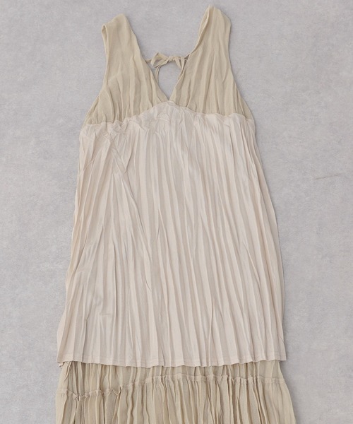 LOWRYS FARM（ローリーズファーム）の「クリンクルノースリーブワンピース　 905388（ワンピース・レディース・ブラック/ベージュ/アイボリー/ブルー・FREE）」の8枚目の写真