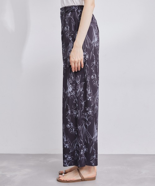 ROPE'（ロペ）の「【洗える】フラワーリーフプリントワイドパンツ（その他パンツ・レディース・ブラック/ホワイト・36/38）」の7枚目の写真