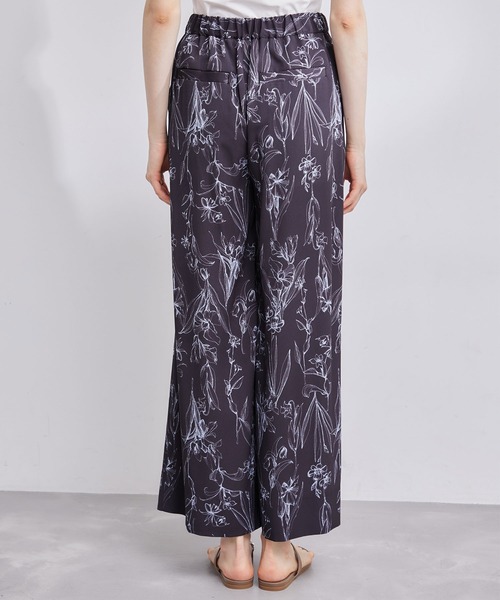 ROPE'（ロペ）の「【洗える】フラワーリーフプリントワイドパンツ（その他パンツ・レディース・ブラック/ホワイト・36/38）」の8枚目の写真