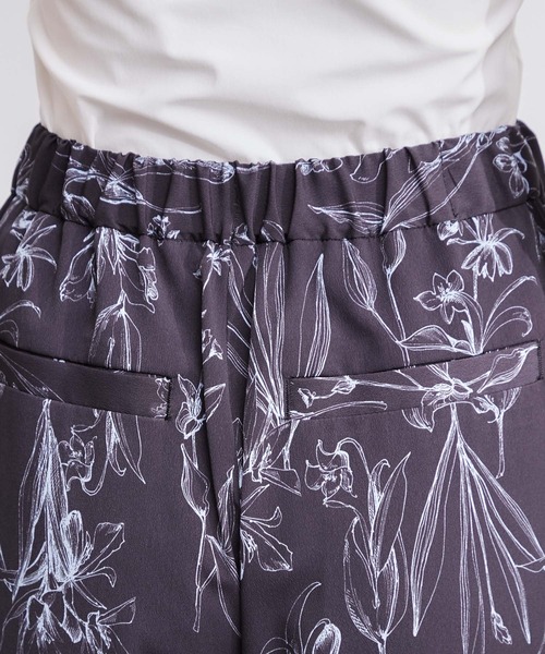 ROPE'（ロペ）の「【洗える】フラワーリーフプリントワイドパンツ（その他パンツ・レディース・ブラック/ホワイト・36/38）」の10枚目の写真