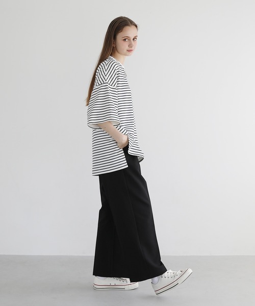 LILL（リル）の「ドレープセンタープレスセミワイドスラックスパンツ（スラックス・メンズ・ライトグレー/ブラック・L/M/S/XL）」の4枚目の写真