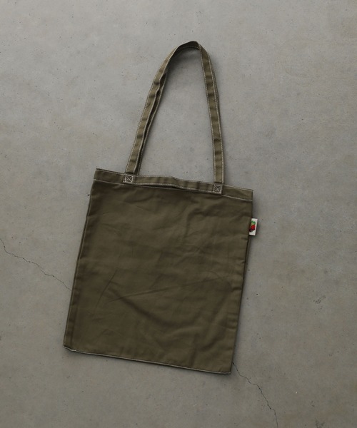 FRUIT OF THE LOOM(フルーツオブザルーム)の「BASIC PARTITION TOTE / トートバッグ / A4 / コンパクト / カジュアル(トートバッグ・メンズ・カーキ/ブルーグレー/ブラック/オフホワイト/グレー/ブラウン/ピンク/グリーン/レンガ/ベージュ/イエロー/ネイビー・FREE)」の5枚目の写真