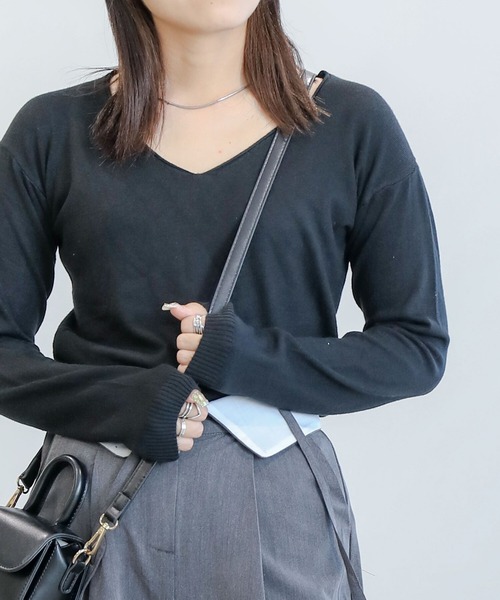 aimoha（アイモハ）の「ベーシック　Vネックニットトップス（ニット/セーター・レディース・パープル/ブルー/ブラック/ホワイト・LARGE/MEDIUM/X-LARGE）」の3枚目の写真