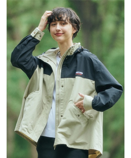 FIRST DOWN（ファーストダウン）の「FIRST　DOWN　EXPLORATION　GEARバックフレアマウンテンパーカー（その他アウター・レディース・ベージュ/ブラック・M/L）」の3枚目の写真