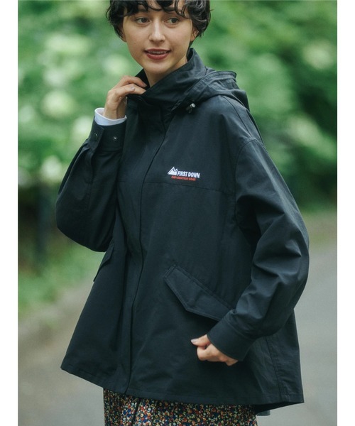 FIRST DOWN（ファーストダウン）の「FIRST　DOWN　EXPLORATION　GEARバックフレアマウンテンパーカー（その他アウター・レディース・ベージュ/ブラック・M/L）」の10枚目の写真