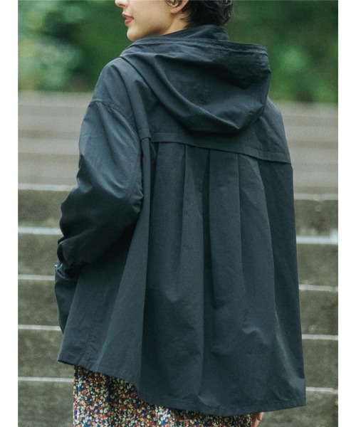 FIRST DOWN（ファーストダウン）の「FIRST　DOWN　EXPLORATION　GEARバックフレアマウンテンパーカー（その他アウター・レディース・ベージュ/ブラック・M/L）」の11枚目の写真
