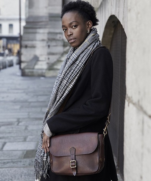 vasco(ヴァスコ)の「vasco ヴァスコ POSTMAN SHOULDER BAG ポストマン レザーショルダーバッグ SMALL(PLANE)(ショルダーバッグ・メンズ・キャメル/ブラック・FREE)」の3枚目の写真