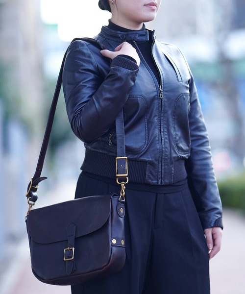 vasco(ヴァスコ)の「vasco ヴァスコ POSTMAN SHOULDER BAG ポストマン レザーショルダーバッグ SMALL(PLANE)(ショルダーバッグ・メンズ・キャメル/ブラック・FREE)」の7枚目の写真