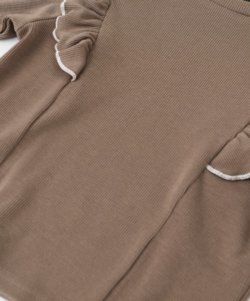 URBAN CHERRY（アーバンチェリー）の「【伸縮性・保温性バツグン】ショルダーフリルデザインリブトップス（Tシャツ/カットソー・キッズ・アイボリー/ブラウン/ラベンダー/ブラック/ブルー・140cm/120cm/130cm/110cm/150cm）」の21枚目の写真