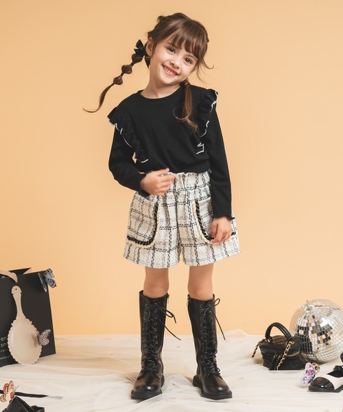 URBAN CHERRY（アーバンチェリー）の「【伸縮性・保温性バツグン】ショルダーフリルデザインリブトップス（Tシャツ/カットソー・キッズ・アイボリー/ブラウン/ラベンダー/ブラック/ブルー・140cm/120cm/130cm/110cm/150cm）」の6枚目の写真