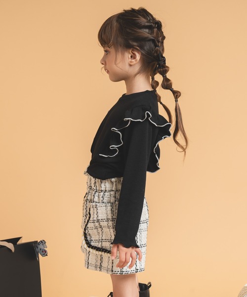 URBAN CHERRY（アーバンチェリー）の「【伸縮性・保温性バツグン】ショルダーフリルデザインリブトップス（Tシャツ/カットソー・キッズ・アイボリー/ブラウン/ラベンダー/ブラック/ブルー・140cm/120cm/130cm/110cm/150cm）」の9枚目の写真