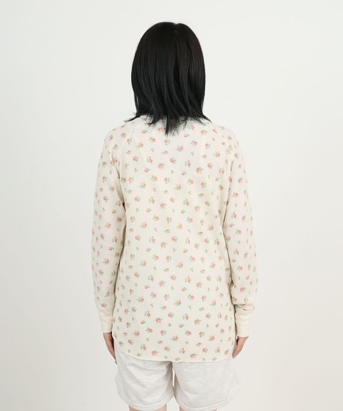 JEMORGAN(ジェーイーモーガン)の「JEMORGAN/ジェーイーモーガン TCワッフル 花柄ラグラン L/S TEE ラグランTシャツ(Tシャツ/カットソー・レディース・アイボリー系2/アイボリー系1・FREE)」の4枚目の写真