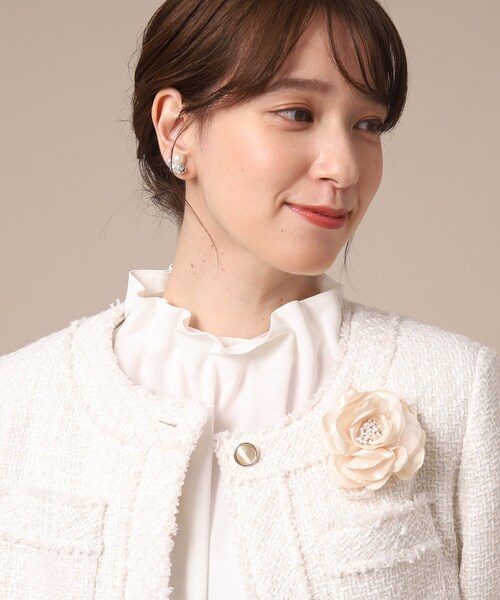 SHOO・LA・RUE（シューラルー）の「◆【セレモニー】サテンフェイクパールコサージュ（ブローチ/コサージュ・レディース・ライトグレー/オフホワイト/ベビーピンク/ライトベージュ/ブルー系その他・00）」の6枚目の写真