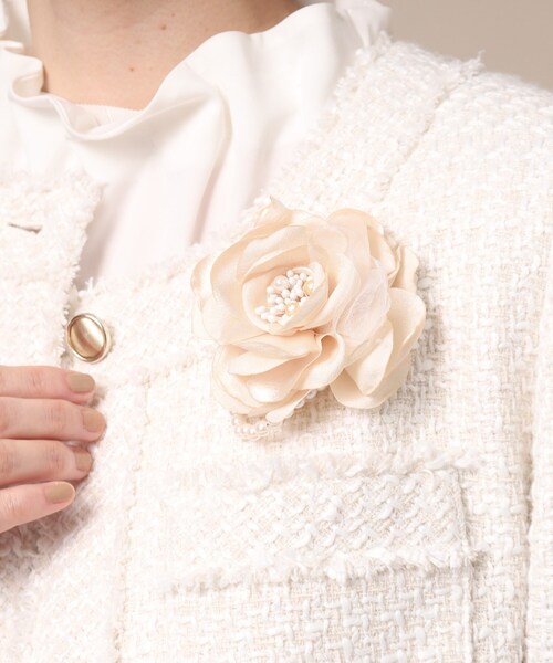 SHOO・LA・RUE（シューラルー）の「◆【セレモニー】サテンフェイクパールコサージュ（ブローチ/コサージュ・レディース・ライトグレー/オフホワイト/ベビーピンク/ライトベージュ/ブルー系その他・00）」の11枚目の写真