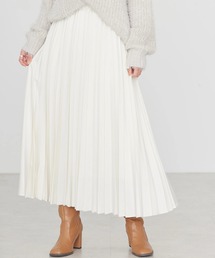 サテンプリーツスカート