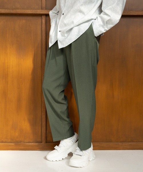 LAKOLE（ラコレ）の「PEツイルタックスリムパンツ / 992199（その他パンツ・メンズ・チャコール/ライトグリーン/ブラック・SMALL/LARGE/MEDIUM）」の2枚目の写真