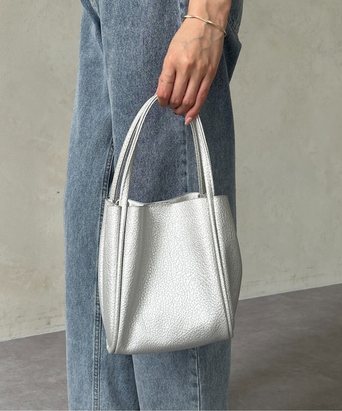 Thevon（ゼボン）の「ポーチ付きスクエア合皮バッグ（ボストンバッグ・レディース・アイボリー/レモンイエロー/ブラック/オレンジ/シルバー・FREE）」の5枚目の写真