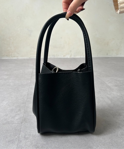 Thevon（ゼボン）の「ポーチ付きスクエア合皮バッグ（ボストンバッグ・レディース・アイボリー/レモンイエロー/ブラック/オレンジ/シルバー・FREE）」の16枚目の写真