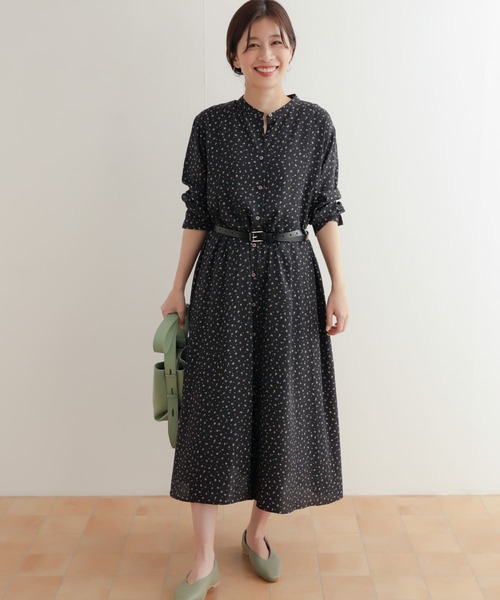 URBAN RESEARCH DOORS(アーバンリサーチドアーズ)の「幾何柄タックワンピース(ワンピース・レディース・ブルー系その他/ベージュ系その他・MEDIUM)」の2枚目の写真