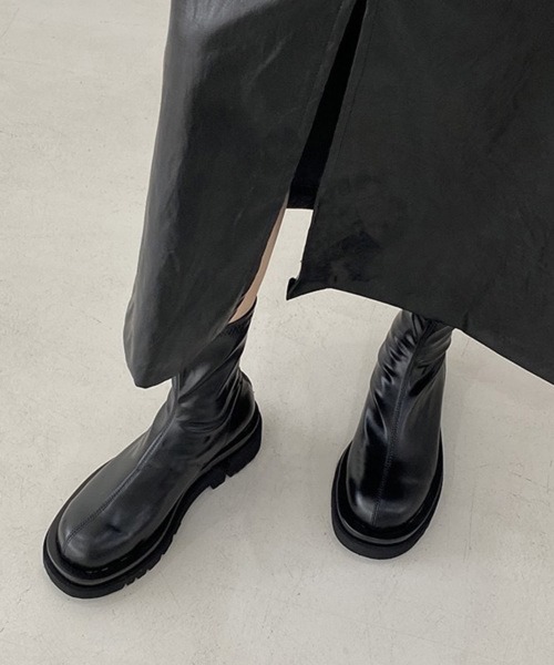 HALEY PESCA（ヘーリーペスカ）の「HALEY PESCA/ボリューム厚底 バックジップショートブーツ（ブーツ・レディース・ホワイト/ブラック・36/38/40）」の2枚目の写真