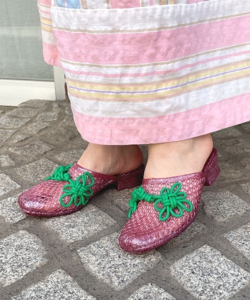 HEY!MrsROSE(ヘイミセスローズ)の「HEY! Mrs ROSE(ヘイ!ミセスローズ)チャイナボタンミュール(サンダル・レディース・ピンク/パープル/ブルー/クリア・37/39)」の3枚目の写真