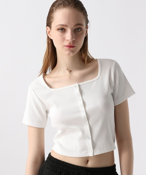 FOREVER 21(フォーエバー トゥエンティーワン)の「【2024SS】フロントボタンチビカーディガン(カーディガン/ボレロ・レディース・ブルー/オフホワイト/ブラック・MEDIUM/SMALL)」の2枚目の写真