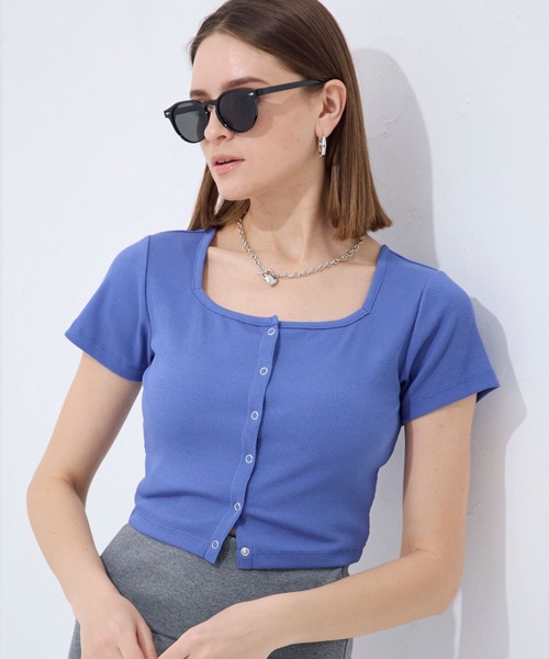 FOREVER 21(フォーエバー トゥエンティーワン)の「【2024SS】フロントボタンチビカーディガン(カーディガン/ボレロ・レディース・ブルー/オフホワイト/ブラック・MEDIUM/SMALL)」の4枚目の写真