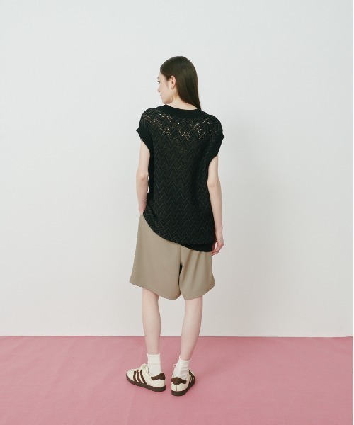 KACCO(カッコ)の「《ユニセックスアイテム》DRAPE WIDE SHORT PANTS / とろみワイドタックショーツ(その他パンツ・メンズ・カーキ/ブラック・LARGE/MEDIUM/SMALL)」の6枚目の写真