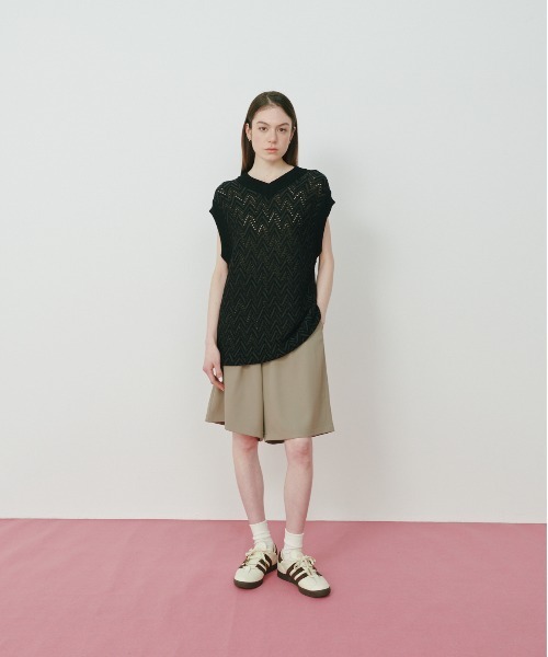 KACCO(カッコ)の「《ユニセックスアイテム》DRAPE WIDE SHORT PANTS / とろみワイドタックショーツ(その他パンツ・メンズ・カーキ/ブラック・LARGE/MEDIUM/SMALL)」の7枚目の写真