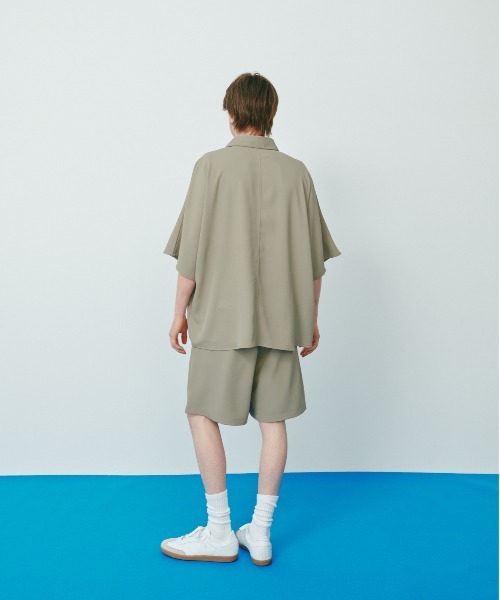KACCO(カッコ)の「《ユニセックスアイテム》DRAPE WIDE SHORT PANTS / とろみワイドタックショーツ(その他パンツ・メンズ・カーキ/ブラック・LARGE/MEDIUM/SMALL)」の9枚目の写真