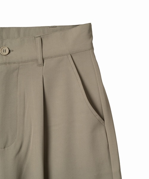 KACCO(カッコ)の「《ユニセックスアイテム》DRAPE WIDE SHORT PANTS / とろみワイドタックショーツ(その他パンツ・メンズ・カーキ/ブラック・LARGE/MEDIUM/SMALL)」の19枚目の写真