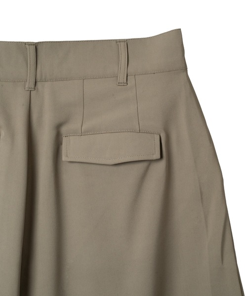 KACCO(カッコ)の「《ユニセックスアイテム》DRAPE WIDE SHORT PANTS / とろみワイドタックショーツ(その他パンツ・メンズ・カーキ/ブラック・LARGE/MEDIUM/SMALL)」の20枚目の写真