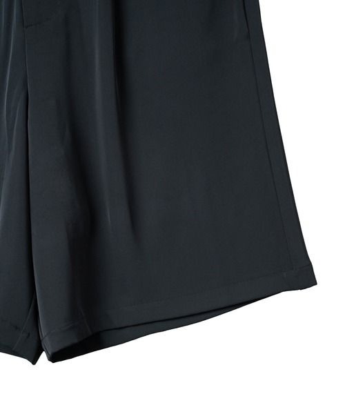 KACCO(カッコ)の「《ユニセックスアイテム》DRAPE WIDE SHORT PANTS / とろみワイドタックショーツ(その他パンツ・メンズ・カーキ/ブラック・LARGE/MEDIUM/SMALL)」の16枚目の写真