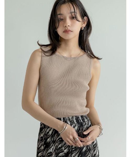 Re:EDIT（リエディ）の「[新色追加][涼感]レーヨンブレンドボートネックタンクトップ（タンクトップ・レディース・グレー/ホワイト/ブラック/ベージュ/ブラウン/カーキ/パープル・LARGE/MEDIUM）」の5枚目の写真