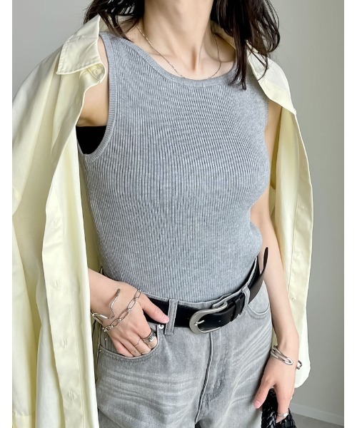 Re:EDIT（リエディ）の「[新色追加][涼感]レーヨンブレンドボートネックタンクトップ（タンクトップ・レディース・グレー/ホワイト/ブラック/ベージュ/ブラウン/カーキ/パープル・LARGE/MEDIUM）」の3枚目の写真