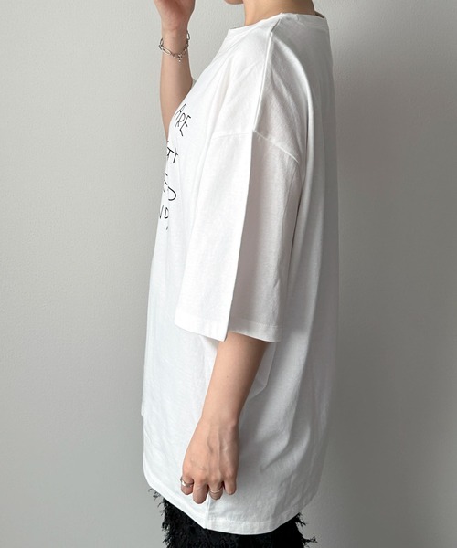 feepur by saya（フェピュールバイサヤ）の「HandwritingカラーロゴTee（Tシャツ/カットソー・レディース・ブラック/チャコールグレー/ブルー/レッド・MEDIUM）」の6枚目の写真